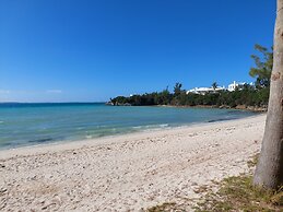 Beautiful 1-bed House in Somerset Village