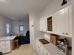 Beautiful 1-bed House in Somerset Village