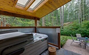 52GS - Hot Tub - WiFi - Pets Ok - Wood Stove - Sleeps 6