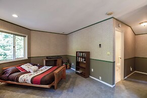 13SL - Hot Tub - Pets OK - WiFi - Sleeps 8