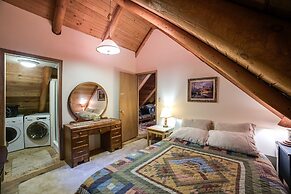 17MBR - Log Cabin - BBQ - Pets Ok - WiFi - Sleeps 8