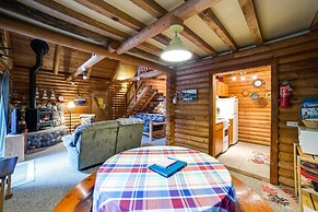 17MBR - Log Cabin - BBQ - Pets Ok - WiFi - Sleeps 8