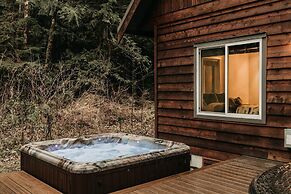 22MBR - Hot Tub - Wi-Fi - BBQ - Pets OK - Sleeps 8