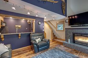 23SW - Luxurious - Wi-Fi - Fireplace - Sleeps 4