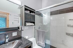 23SW - Luxurious - Wi-Fi - Fireplace - Sleeps 4