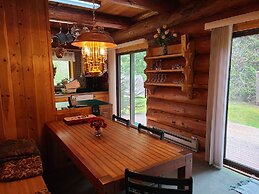 11SL - Wi-Fi - NO PETS Log Cabin - Sleeps 7