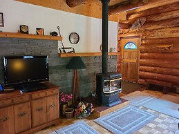 11SL - Wi-Fi - NO PETS Log Cabin - Sleeps 7
