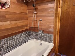 11SL - Wi-Fi - NO PETS Log Cabin - Sleeps 7