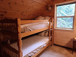 11SL - Wi-Fi - NO PETS Log Cabin - Sleeps 7