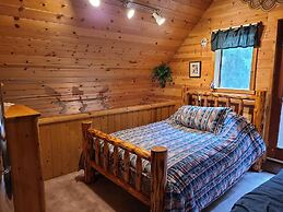 11SL - Wi-Fi - NO PETS Log Cabin - Sleeps 7