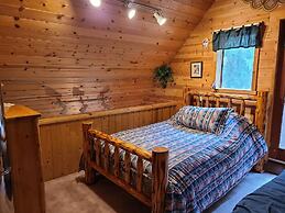 11SL - Wi-Fi - NO PETS Log Cabin - Sleeps 7