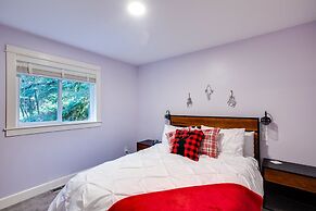 69SL - Upscale - Hot Tub - Wi-Fi - BBQ - Sleeps 8