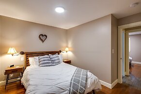 69SL - Upscale - Hot Tub - Wi-Fi - BBQ - Sleeps 8