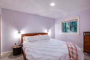 69SL - Upscale - Hot Tub - Wi-Fi - BBQ - Sleeps 8