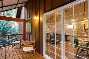 69SL - Upscale - Hot Tub - Wi-Fi - BBQ - Sleeps 8