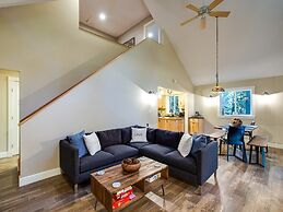 69SL - Upscale - Hot Tub - Wi-Fi - BBQ - Sleeps 8