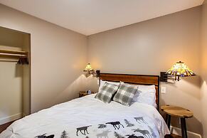 69SL - Upscale - Hot Tub - Wi-Fi - BBQ - Sleeps 8