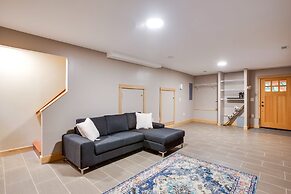 69SL - Upscale - Hot Tub - Wi-Fi - BBQ - Sleeps 8