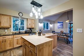 69SL - Upscale - Hot Tub - Wi-Fi - BBQ - Sleeps 8