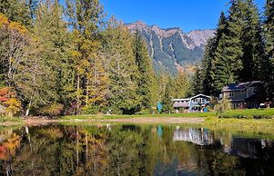 69SL - Upscale - Hot Tub - Wi-Fi - BBQ - Sleeps 8