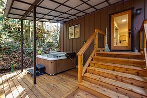 69SL - Upscale - Hot Tub - Wi-Fi - BBQ - Sleeps 8