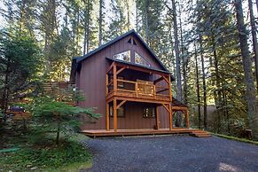 69SL - Upscale - Hot Tub - Wi-Fi - BBQ - Sleeps 8