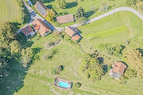 Farmhouse Raspberry Pool&wellness