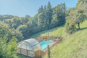 Farmhouse Raspberry Pool&wellness