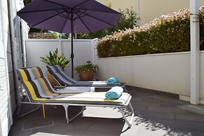 55 & 54 Stairs Apartments