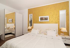 55 & 54 Stairs Apartments