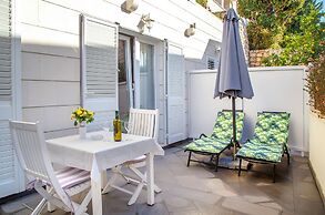 55 & 54 Stairs Apartments