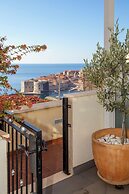 55 & 54 Stairs Apartments