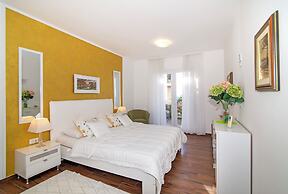 55 & 54 Stairs Apartments