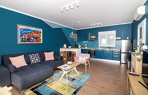 55 & 54 Stairs Apartments