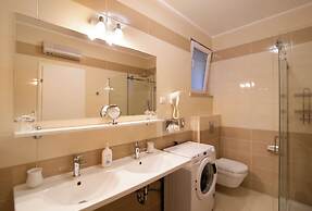 55 & 54 Stairs Apartments