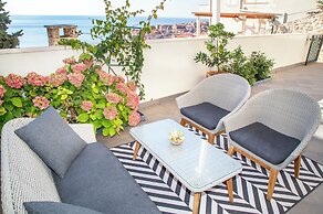 55 & 54 Stairs Apartments