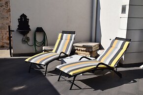 55 & 54 Stairs Apartments