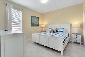 Veranda Home, 8br, 6 En-suites, Lake View,pool/spa 8 Bedroom Villa by 