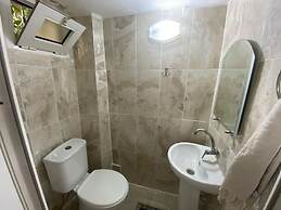Beautiful 3-bedroom House With Sea View and Garden