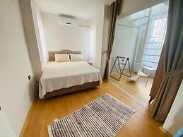Beautiful 3-bedroom House With Sea View and Garden