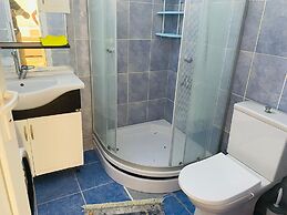 Beautiful 3-bedroom House With Sea View and Garden