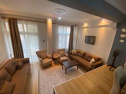 Beautiful 3-bedroom House With Sea View and Garden