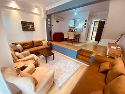 Beautiful 3-bedroom House With Sea View and Garden
