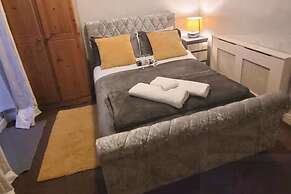 2-bed Apartment, Sleeps 4,on-site Parking