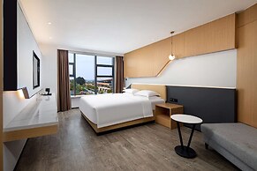 Microtel by Wyndham Miluo Downtown Hotel