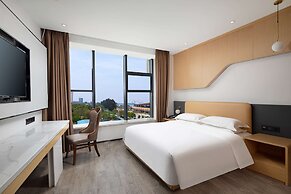 Microtel by Wyndham Miluo Downtown Hotel