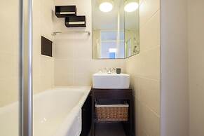 Stunning 2 Bed Flat near Tower Bridge