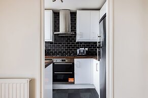 Stunning 2 Bed Flat near Tower Bridge