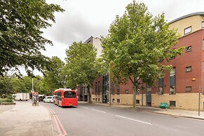 Stunning 2 Bed Flat near Tower Bridge
