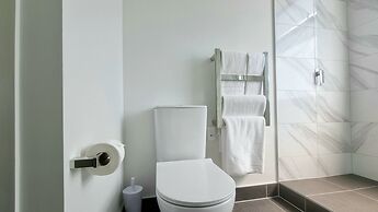 Sweet Escape by Waterfront w Carpark